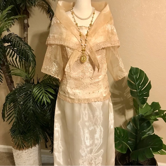 Beautiful Cream Beige Kimona Gown with matching Alampay, 3 pcs. Ma. Clara Style - Picture 14 of 16